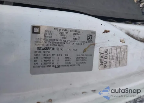 2017 Chevrolet Express 2500 Work Van z USA, uszkodzony, nr VIN 1GCWGBFF9H1109768